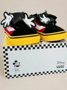 Retired Toddler Vans Old Skool x Disney Mickey Mouse Hugs